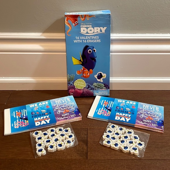 Disney Pixar Finding Nemo 32 Valentines with 32 erasers - Picture 1 of 2